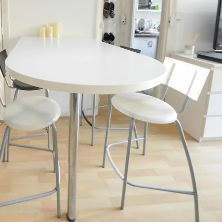 Beautiful Flat Near Arc De Triomphe *